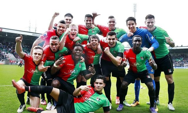 电竞正以其 电竞正以其